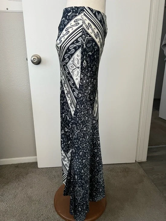 Guess Navy & White Paisley Print Maxi Skirt - Picture 3 of 7